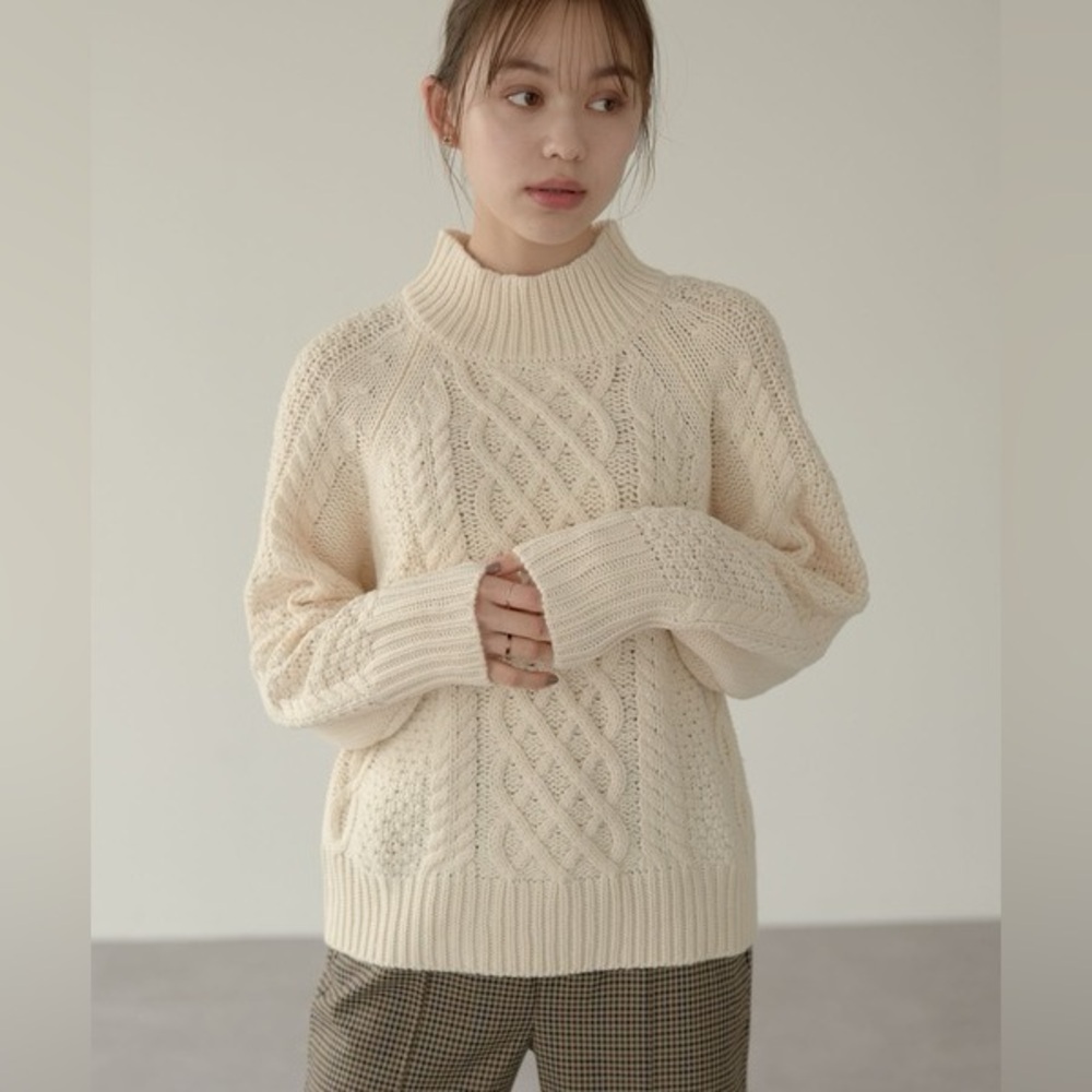 Earth music&ecology premium label cream embroidered sweater (approx size Medium)